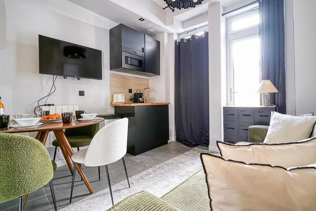 Cosy Apartment #Louvres #Opera Sentier Paris 0*,  França